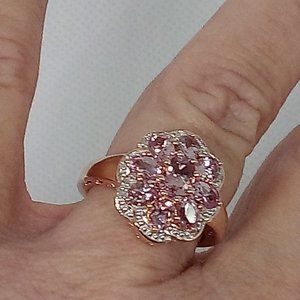 beautiful color shift garnet and diamond ring size 6!